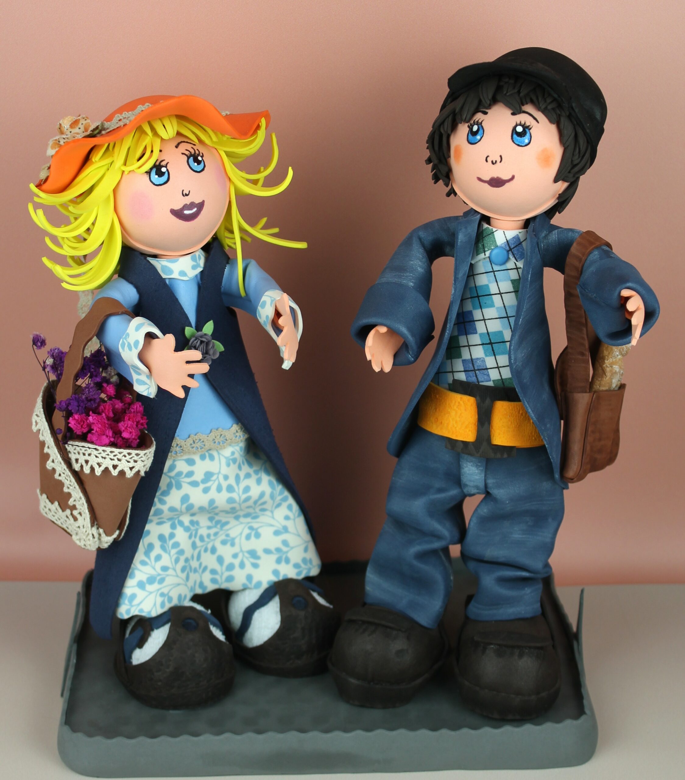 un petit couple de parisiens
