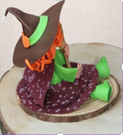 sorcière d'halloween vue de côté